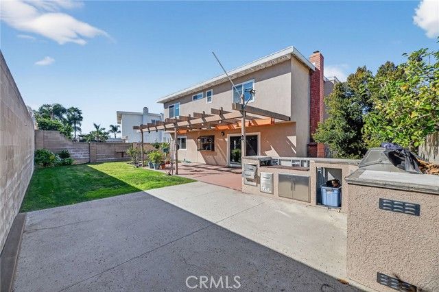 6116 E Paseo Rio Azul, Anaheim, CA 92807