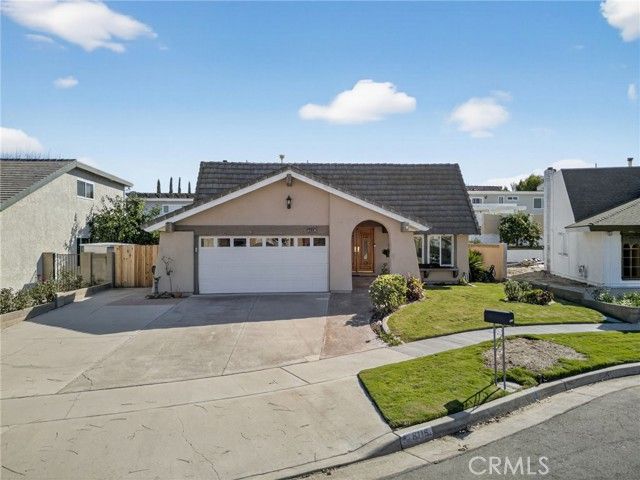 6116 E Paseo Rio Azul, Anaheim, CA 92807