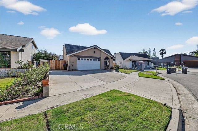 6116 E Paseo Rio Azul, Anaheim, CA 92807