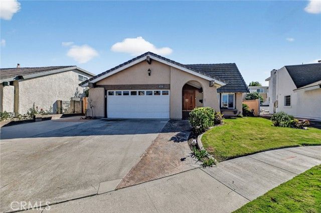 6116 E Paseo Rio Azul, Anaheim, CA 92807