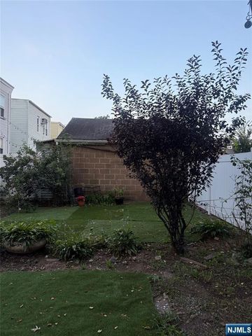 16 Hazel Place, Irvington, NJ 07111