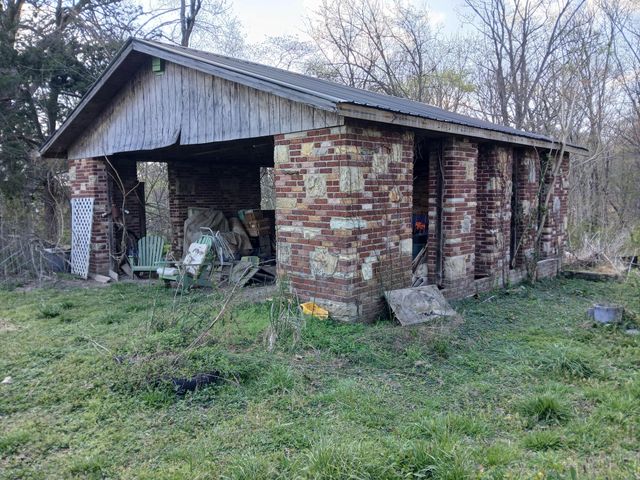 652 Gamaliel RD, Red Boiling Springs, TN 37150