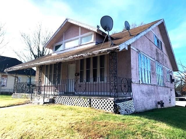1002 S 22nd Street, St Joseph, MO 64507