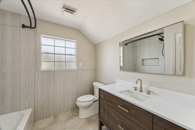 1808 Oakleaf Circle, Pearland, TX 77581