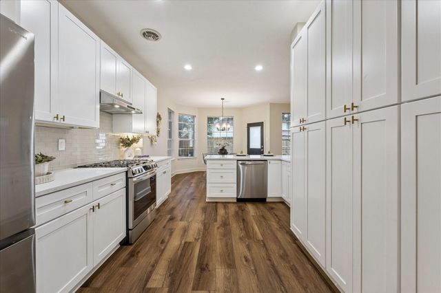 1808 Oakleaf Circle, Pearland, TX 77581
