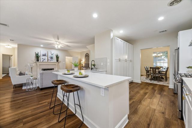 1808 Oakleaf Circle, Pearland, TX 77581