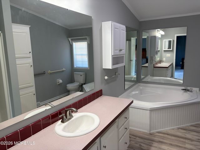 66 Perrys Lane, Manahawkin, NJ 08050