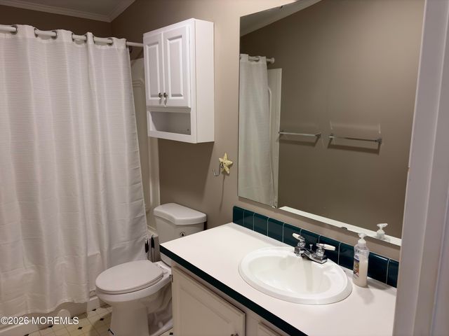 66 Perrys Lane, Manahawkin, NJ 08050