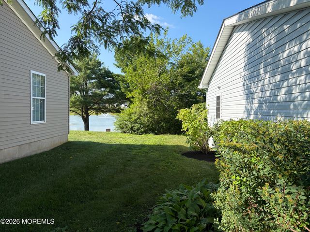 66 Perrys Lane, Manahawkin, NJ 08050