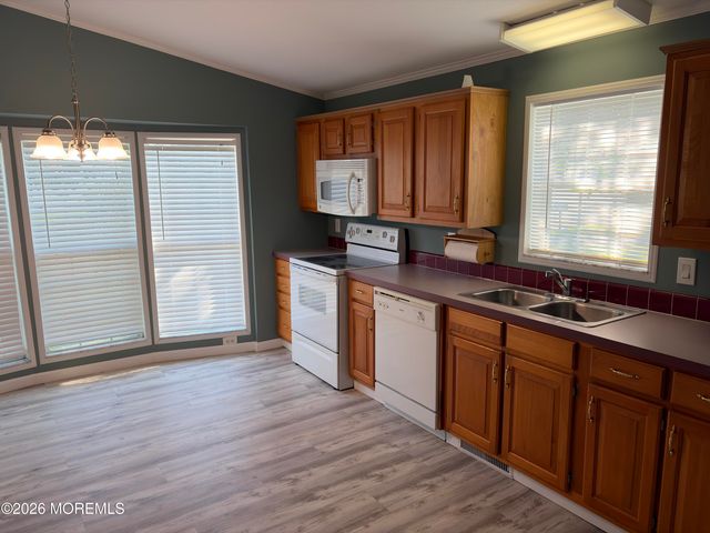 66 Perrys Lane, Manahawkin, NJ 08050