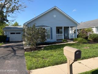 66 Perrys Lane, Manahawkin, NJ 08050