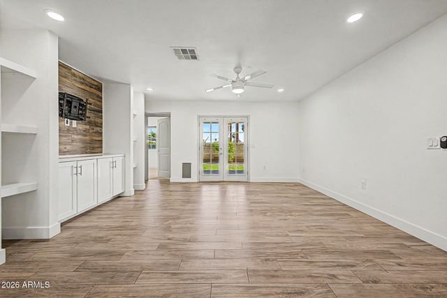 8129 E OAK Street, Scottsdale, AZ 85257