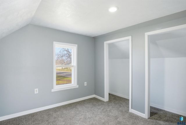 104 N Veterans St Street, Flandreau, SD 57028