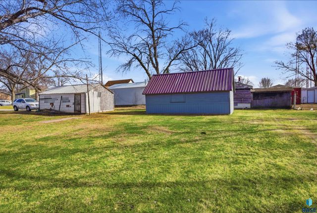 104 N Veterans St Street, Flandreau, SD 57028