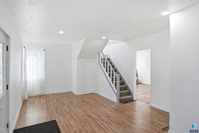 104 N Veterans St Street, Flandreau, SD 57028