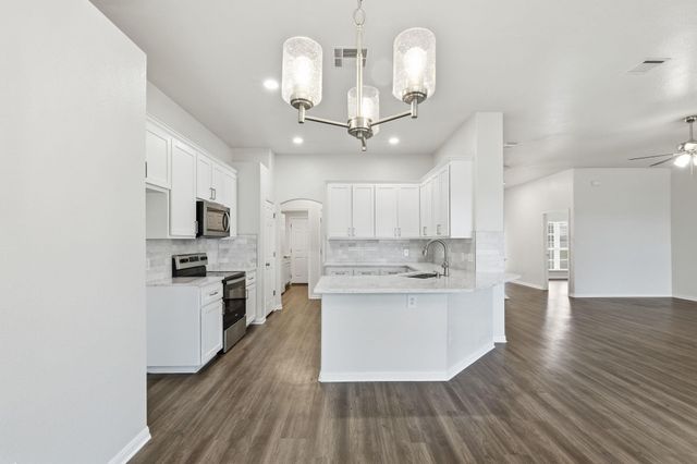 102 Bosque DR, Hutto, TX 78634