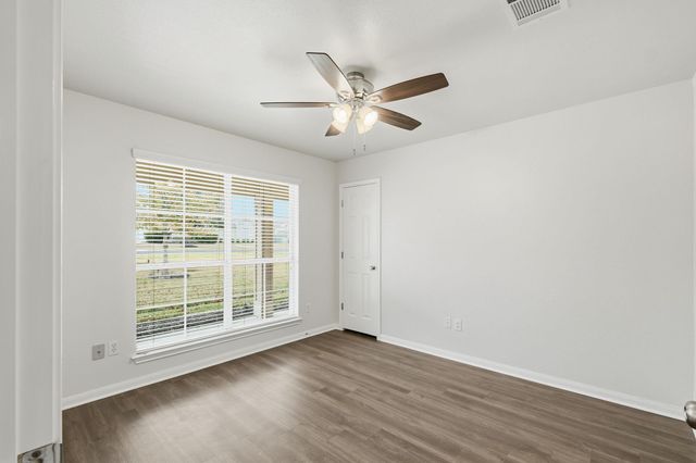 102 Bosque DR, Hutto, TX 78634