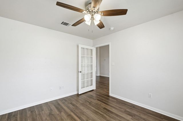 102 Bosque DR, Hutto, TX 78634