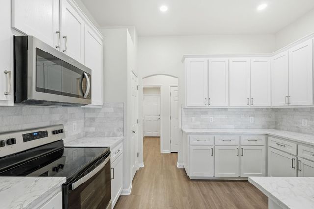 102 Bosque DR, Hutto, TX 78634