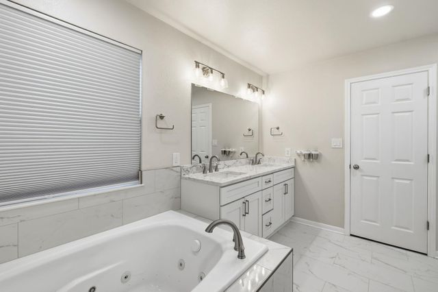 102 Bosque DR, Hutto, TX 78634