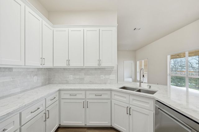 102 Bosque DR, Hutto, TX 78634