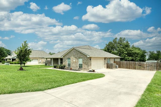102 Bosque DR, Hutto, TX 78634
