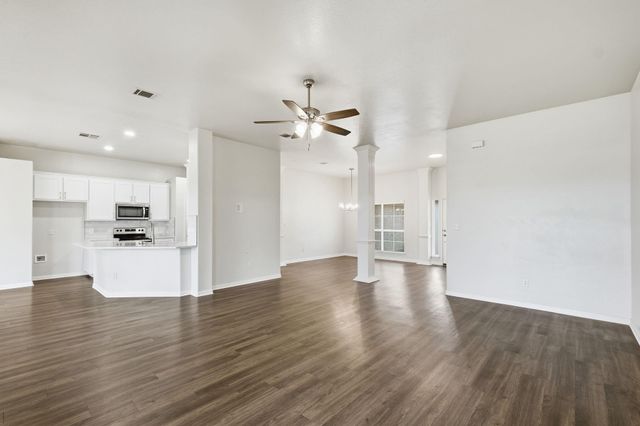 102 Bosque DR, Hutto, TX 78634