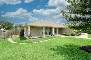 102 Bosque DR, Hutto, TX 78634