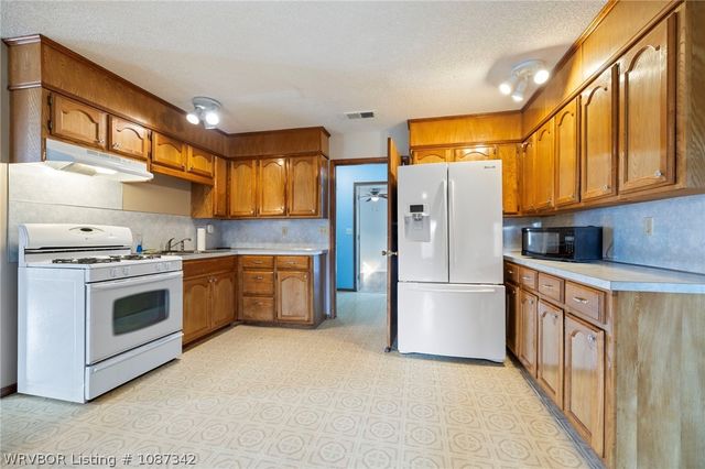 111 Cedar Avenue, Alma, AR 72921