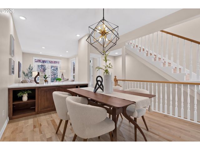 2442 Nw PETTYGROVE St, Portland, OR 97210