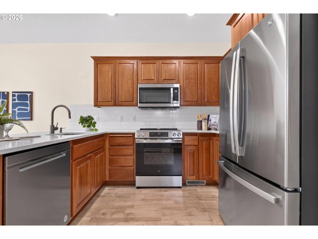 2442 Nw PETTYGROVE St, Portland, OR 97210
