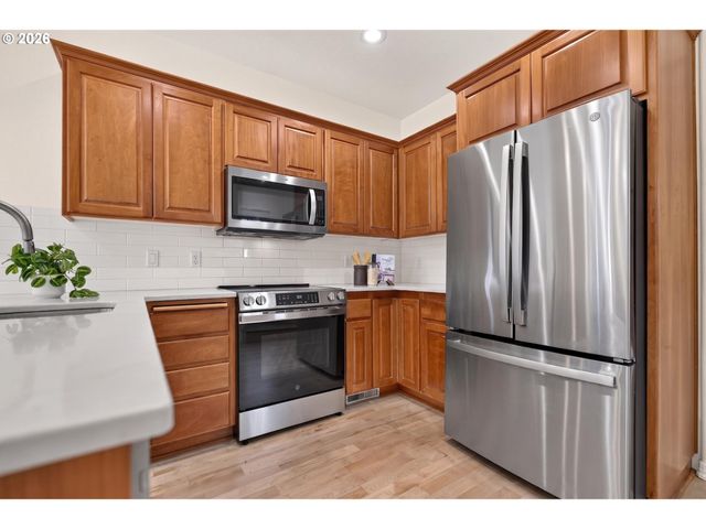 2442 Nw PETTYGROVE St, Portland, OR 97210