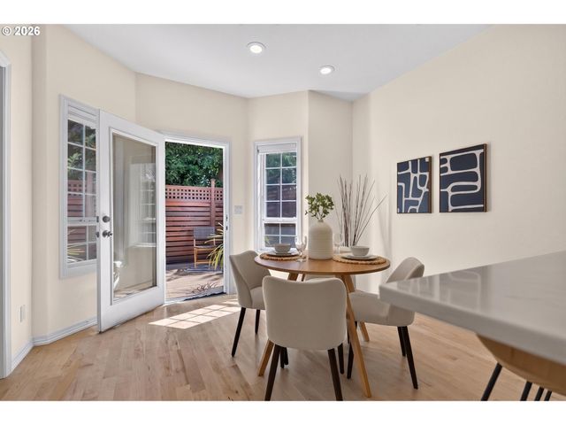 2442 Nw PETTYGROVE St, Portland, OR 97210
