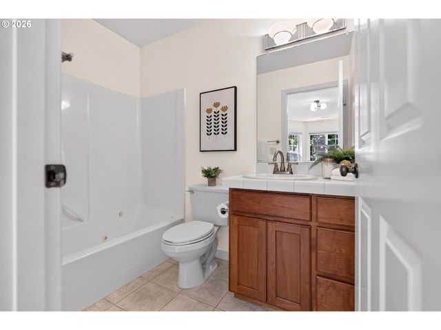 2442 Nw PETTYGROVE St, Portland, OR 97210
