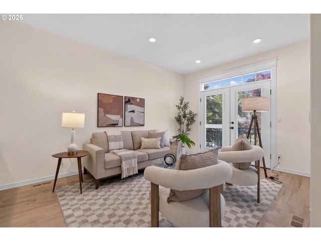 2442 Nw PETTYGROVE St, Portland, OR 97210