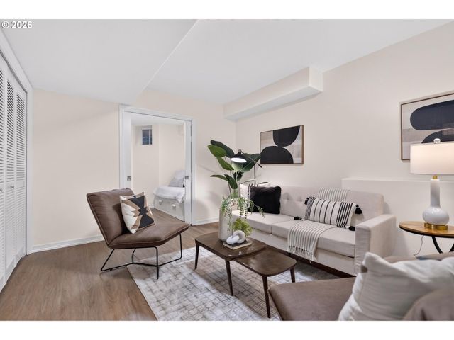 2442 Nw PETTYGROVE St, Portland, OR 97210