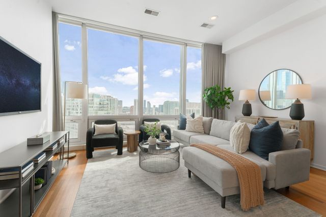 500 W Superior Street 1907, Chicago, IL 60654