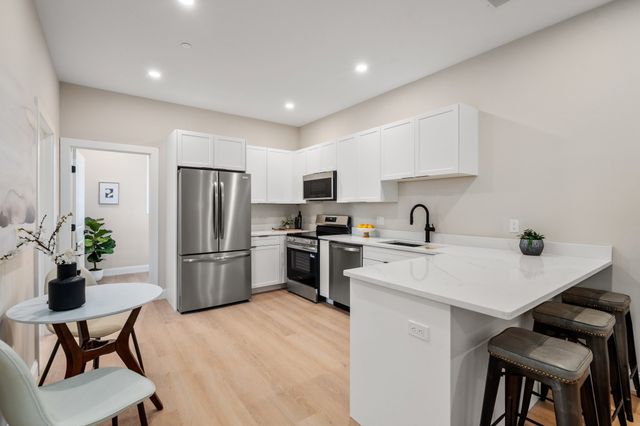 7 Cross St 102U, Wilmington, MA 01887