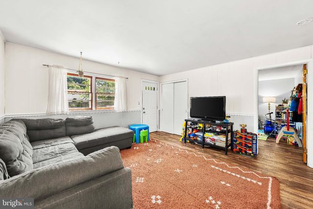 7 PIERREPONT AVE, Middlesex, NJ 08846