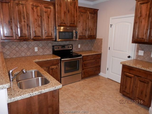 3822 Estes Park, College Station, TX 77845