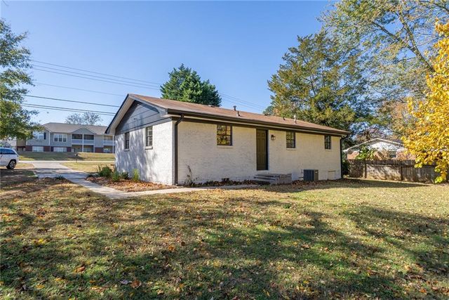 511 Lee Byrd Road, Loganville, GA 30052