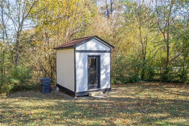 511 Lee Byrd Road, Loganville, GA 30052