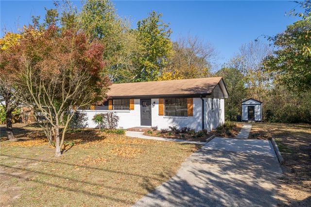 511 Lee Byrd Road, Loganville, GA 30052