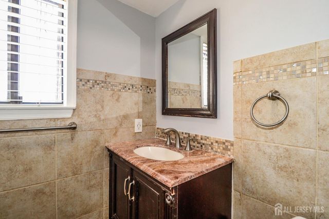 312 Edison Glen Terrace, Edison, NJ 08837