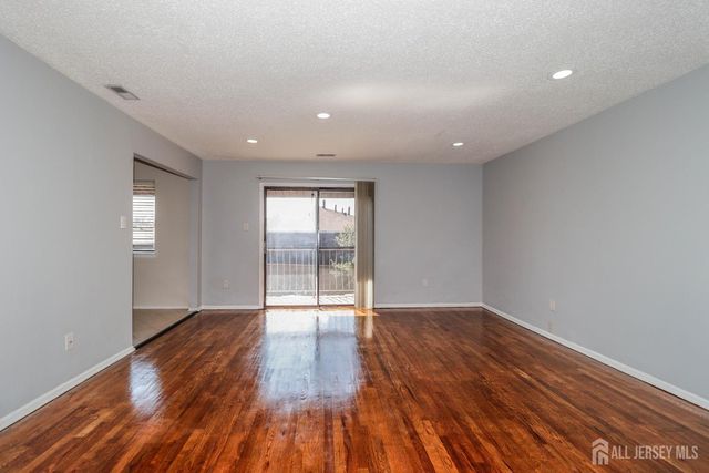 312 Edison Glen Terrace, Edison, NJ 08837
