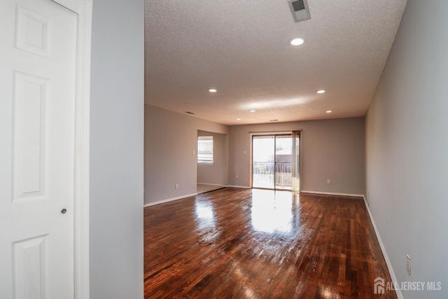 312 Edison Glen Terrace, Edison, NJ 08837