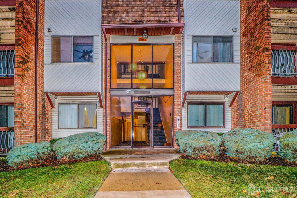 312 Edison Glen Terrace, Edison, NJ 08837