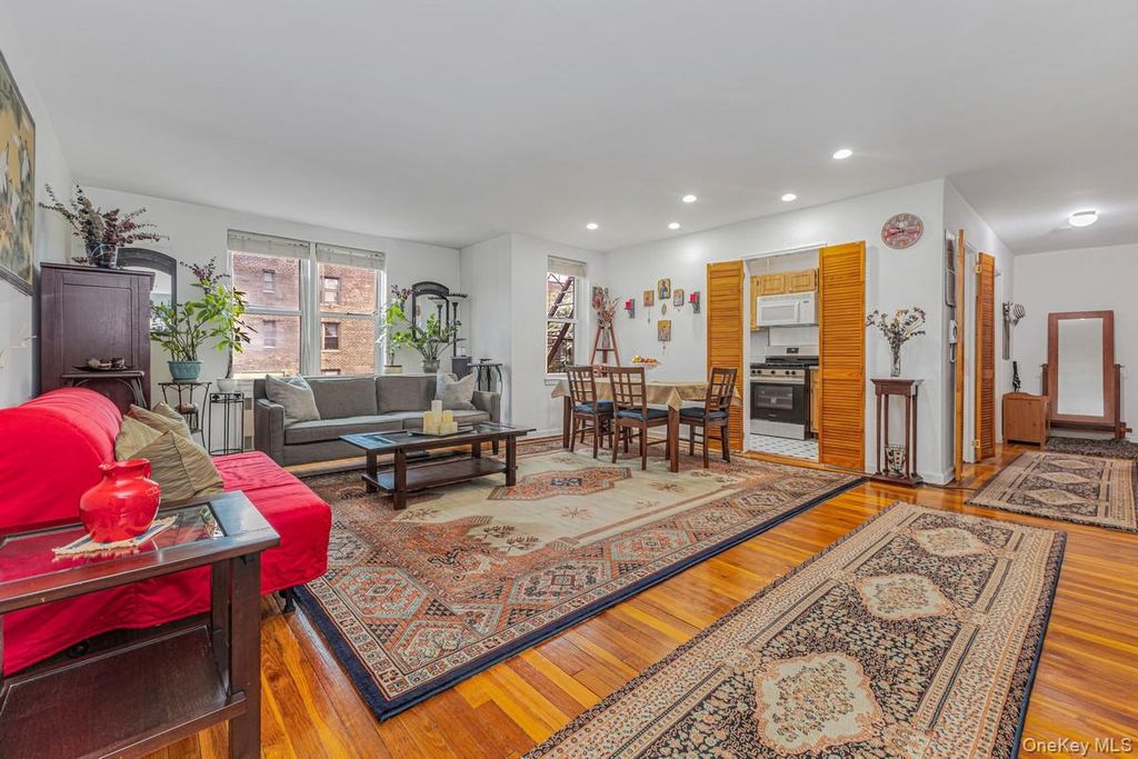 66-33 Yellowstone Boulevard 5B, Forest Hills, NY 11375 — photo 2
