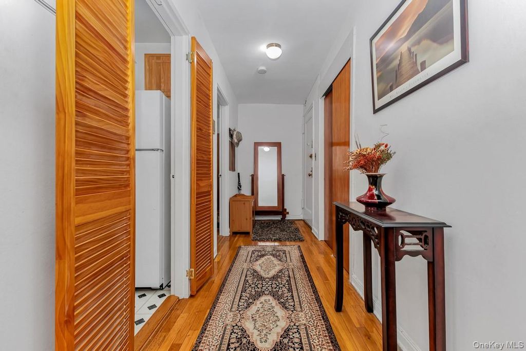 66-33 Yellowstone Boulevard 5B, Forest Hills, NY 11375 — photo 4