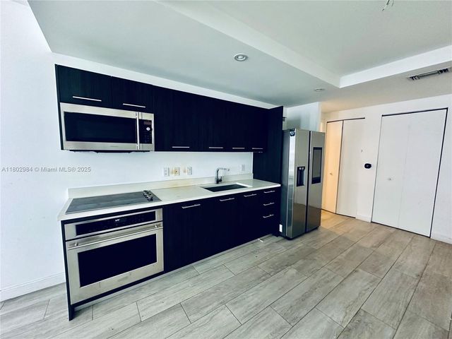 55 SW 9th St 3409, Miami, FL 33130